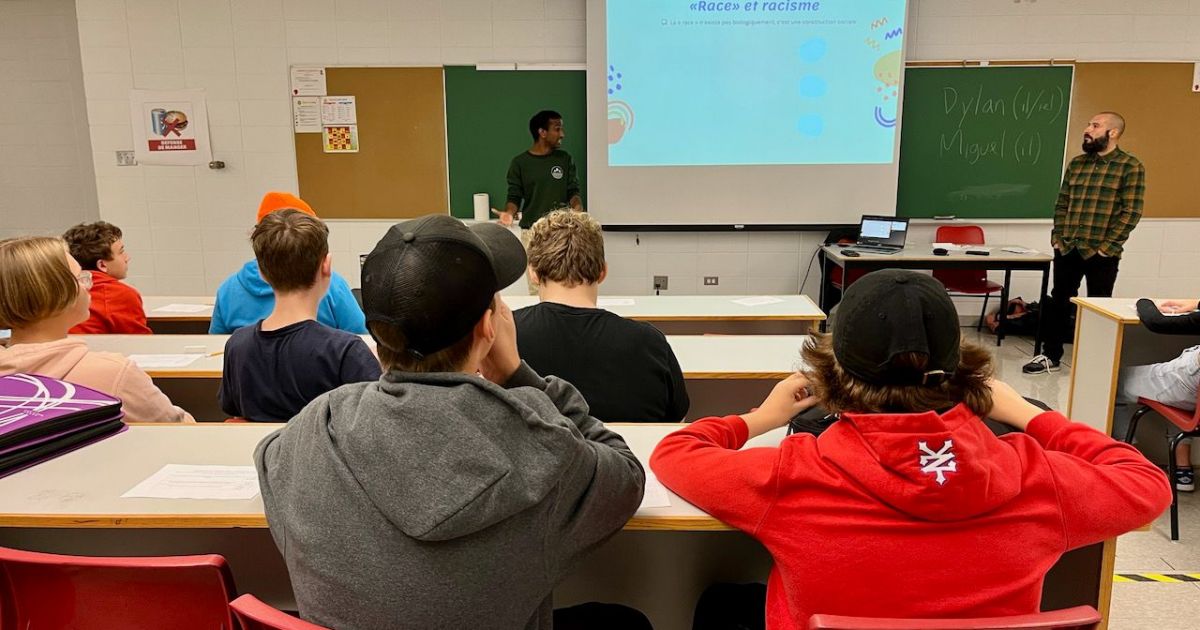 La caravane de la tolérance du Réseau de l’immigration francophone de passage à la Cité des Jeunes.