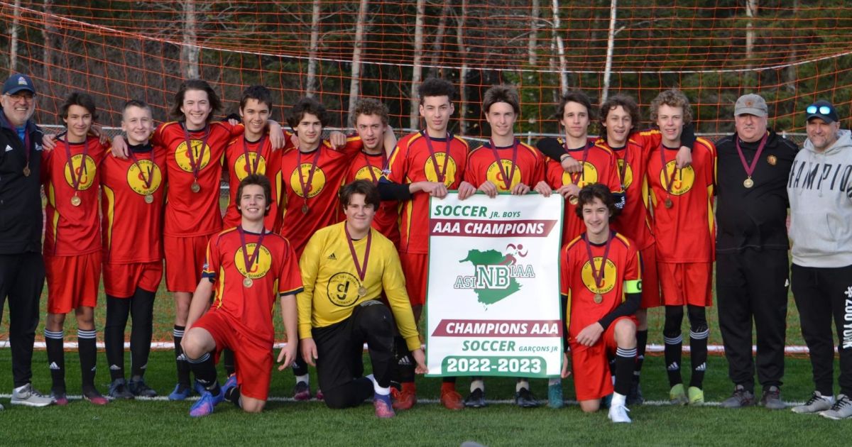 Les Républicains juniors de soccer remportent la bannière au championnat provincial.